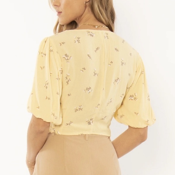NWT Amuse Society Granita Floral Woven V-Neck Top In Yellow - Picture 2 of 7